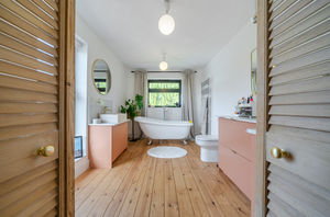 En suite- click for photo gallery